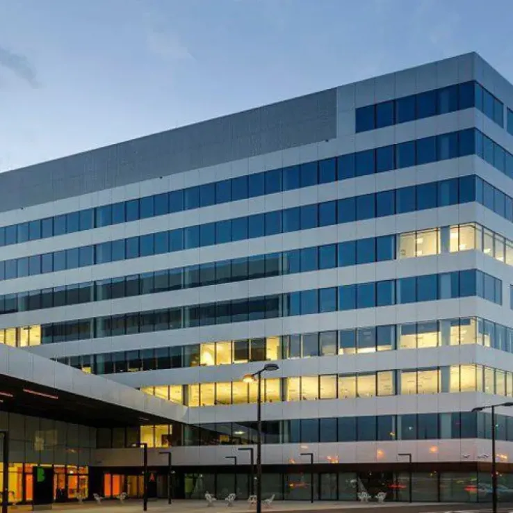 Kapelanka 42 - Budynek B