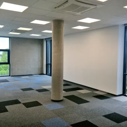 Centrum Biznesu Kopcińskiego 79