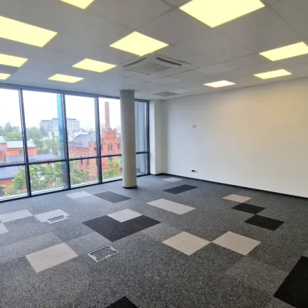 Centrum Biznesu Kopcińskiego 79