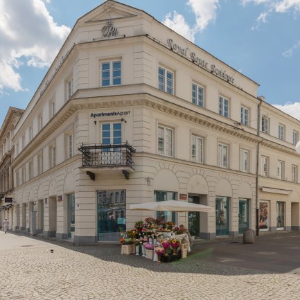 Odrestaurowana Kamienica Chmielna 1/3