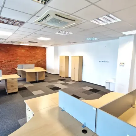 Centrum Biznesu Kopcińskiego 77